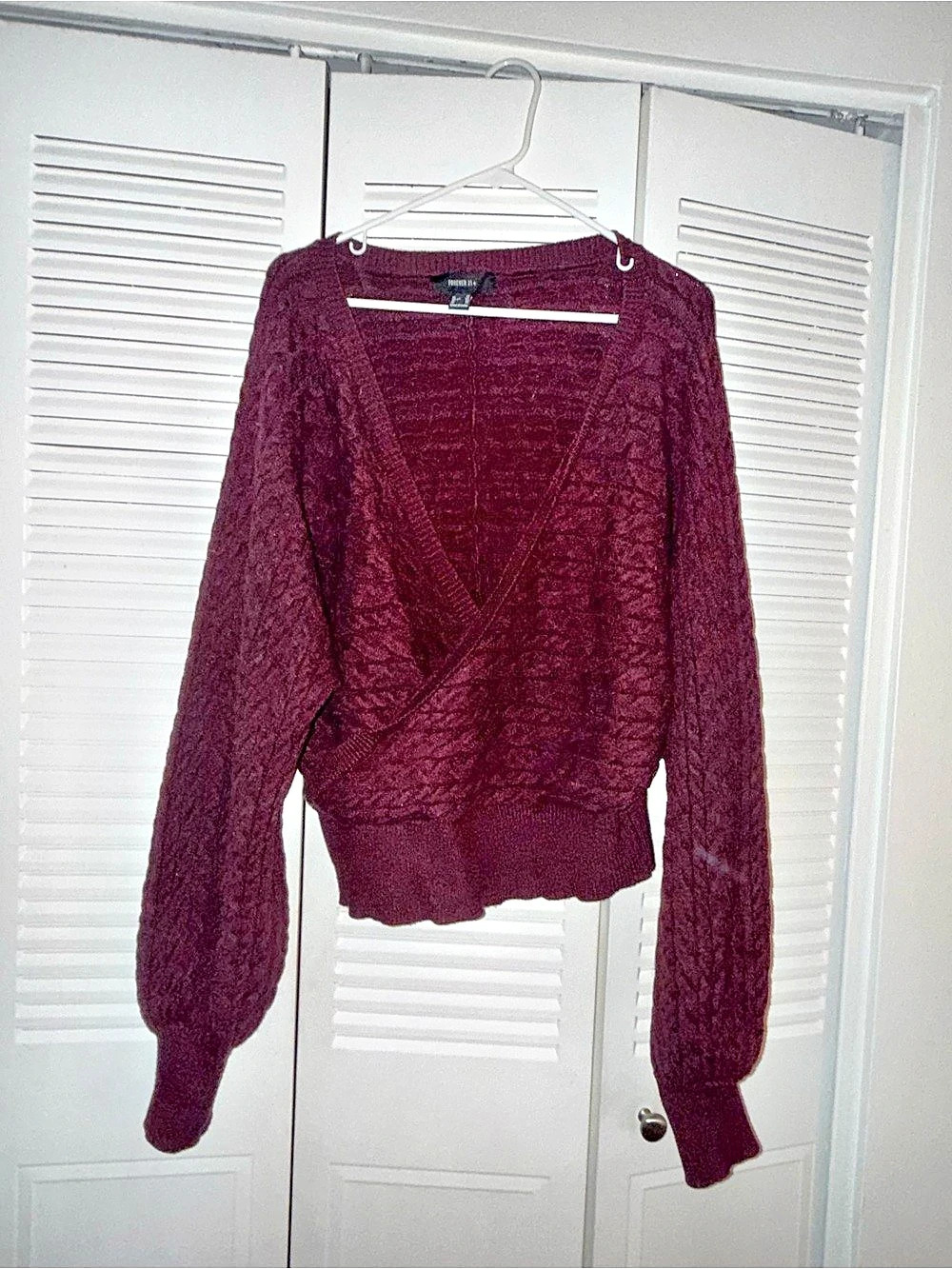 Forever 21 Women's V-Neck Sweater Size XL Like New